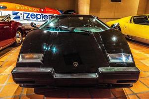 fontvieille, monaco - juin 2017 lamborghini countach noire 1986 à monaco top cars collection museum photo