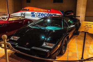 fontvieille, monaco - juin 2017 lamborghini countach noire 1986 à monaco top cars collection museum photo