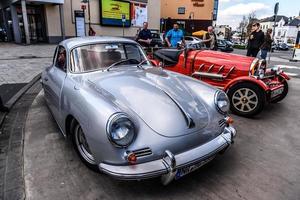 allemagne, limbourg - avril 2017 argent porsche 356 coupé 1948 à li photo