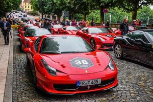 allemagne, fulda - juil 2019 rouge ferrari 458 spider coupé a été intr photo