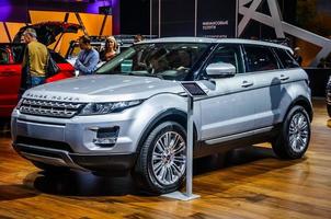 moscou, russie - août 2012 land rover range rover evoque présenté en première mondiale au 16e salon international de l'automobile mias moscou le 30 août 2012 à moscou, russie photo