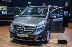 francfort - sept 2015 mercedes-benz v 220 d 4matic présenté à photo