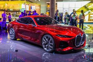 francfort, allemagne - septembre 2019 concept bmw rouge 4 m prochaine vision voiture coupé électrique, salon international de l'automobile iaa photo