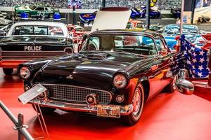 sinsheim, allemagne - mai 2022 ford thunderbird noir 1ère génération photo