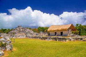 ruines antiques de maya dans la zone archéologique d'el rey près de cancun, yukatan, mexique photo