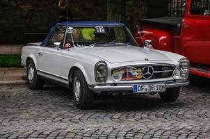 fulda, allemagne - mai 2013 mercedes-benz 280 sl roadster retro c photo