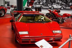 sinsheim, allemagne - mai 2022 rouge lamborghini countach lp 500 s photo