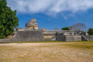 ruines du temple de l'observatoire el caracol, chichen itza, yucatan, mexique, civilisation maya photo