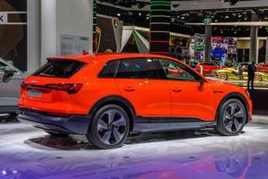 francfort, allemagne - sept 2019 rouge audi e-tron 55 quattro suv voiture électrique, iaa international motor show auto exhibition photo