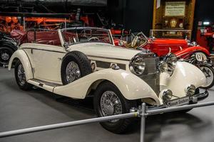 sinsheim, allemagne - mai 2022 blanc mercedes-benz 540 k b-cabriolet 1939 photo