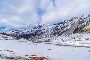 neige dans les montagnes rocheuses des alpes, fluelapass, davos, grisons, s photo
