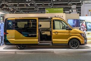 Francfort, Allemagne - septembre 2019 bus moia électrique jaune de volkswagen vw pour habmurg, iaa international motor show auto exhibition photo