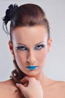 belle femme avec du maquillage de luxe photo