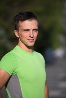 portrait de jeune coureur masculin photo