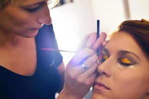 belle femme avec du maquillage de luxe photo