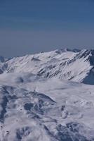 beau paysage de montagne en hiver photo