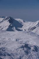 beau paysage de montagne en hiver photo