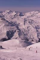 beau paysage de montagne en hiver photo