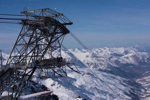 beau paysage de montagne en hiver photo