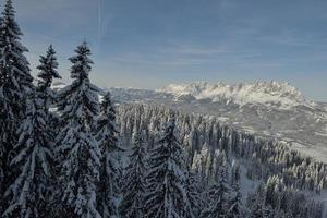 paysage de montagne d'hiver photo