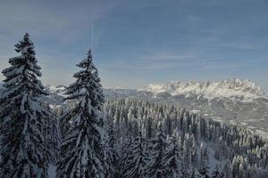 paysage de montagne d'hiver photo