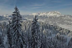 paysage d'hiver de montagne photo