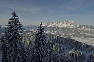 paysage d'hiver de montagne photo