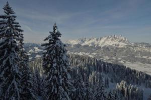 paysage de montagne d'hiver photo