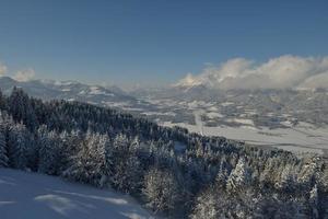 paysage de montagne d'hiver photo