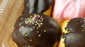 les beignets se rapprochent de l'image pour le contenu alimentaire. photo