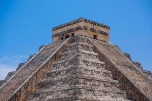 pyramide du temple de kukulcan el castillo, chichen itza, yucatan, mexique, civilisation maya photo