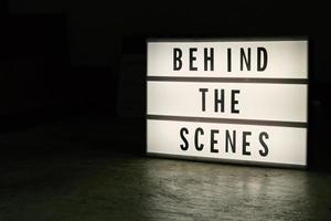 la boîte à lumière du cinéma dans le contenu du film de ton sombre. photo