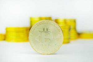concept de crypto-monnaie.bitcoins, pièces d'or, crypto-monnaie avec espace pour votre concept. photo