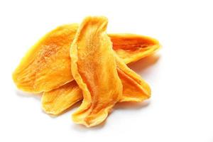 tranches d'orange de mangue de sucre séchée isolées photo