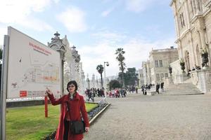 Istanbul, Turquie, 2022 - une femme visite l'ancienne Istanbul en Turquie photo