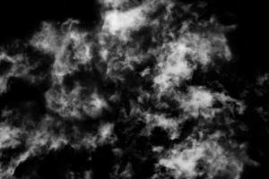 nuage texturé, noir abstrait, isolé sur fond noir photo