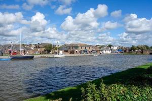 bude, cornouailles, royaume-uni - 12 août. le canal à bude à cornouailles le 12 août 2013. personnes non identifiées. photo