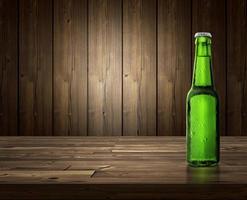 bouteille de bière sur un fond en bois photo