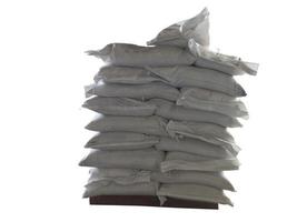 sac de chanvre blanc emballant des engrais chimiques, du sucre, de la farine, du riz en attente de livraison sur fond blanc photo