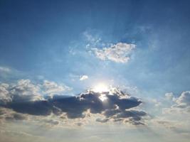 Nuages et ciel spectaculaires à Dunstable Downs d'Angleterre Royaume-Uni photo