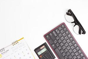 clavier noir et calculatrice, concept d'entreprise photo