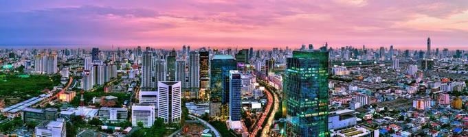 Vue panoramique de la ville de Bangkok au coucher du soleil, Thaïlande