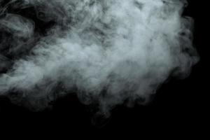 Poudre abstraite ou fumée isolée sur fond noir, floue photo