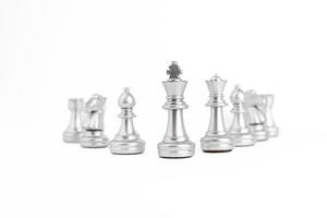 jeu d'échecs argent isolé sur fond blanc. photo