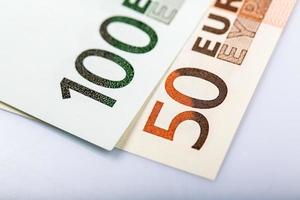 Gros plan des billets en euros photo