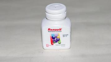 medan, indonésie - 08 mai 2022, renovit, une multivitamine indonésienne qui prévient le covid-19 photo