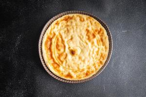 tarte sucrée pâtisserie crème pâtissière produits de boulangerie plat frais repas sain nourriture collation régime alimentaire sur la table copie espace arrière-plan alimentaire rustique vue de dessus photo