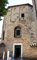 baptistère octogonal de néon. vue extérieure. ravenne, italie. photo