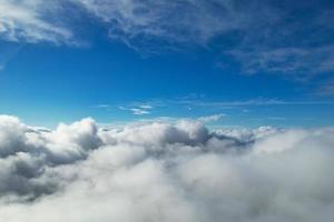 la plus belle vue aérienne des nuages le matin photo