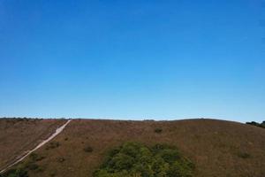 campagne et collines au paysage de l'angleterre, images de drone à angle élevé de dunstable downs bedfordshire photo